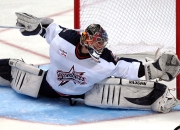 开云体育入口-引擎轰鸣之夜，霍勒迪如何成为F1新赛季揭幕战的绝对焦点