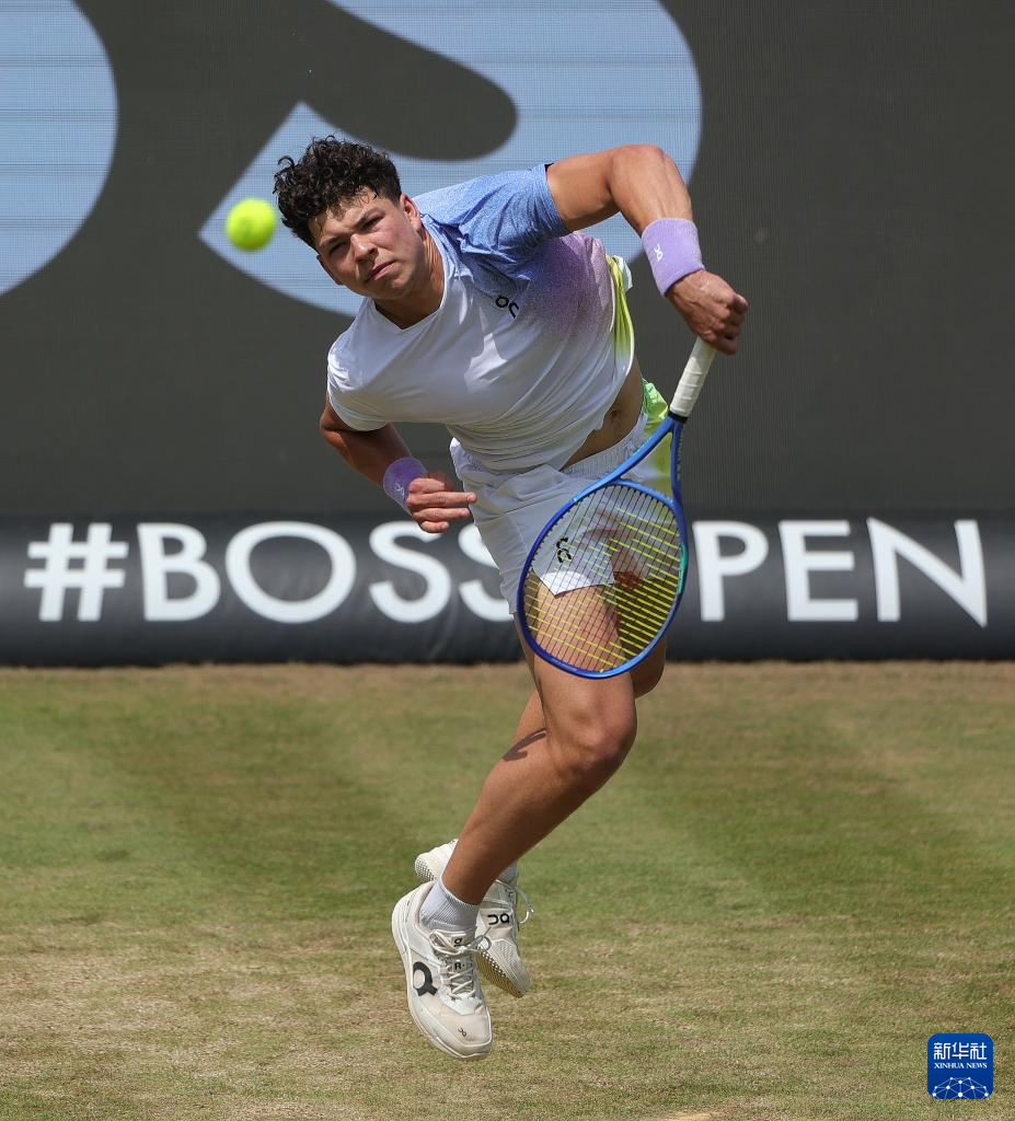 意大利网球队完胜日本网球队，兹维列夫惊艳世界的简单介绍