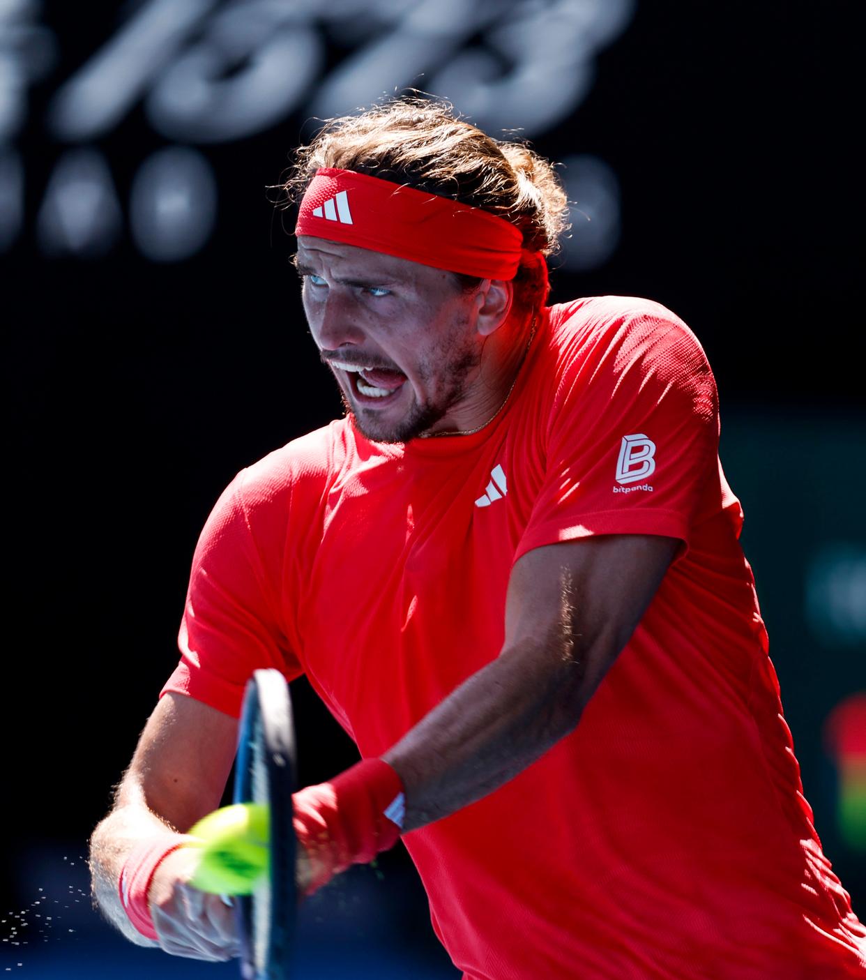 包含意大利网球队力克英国网球队，兹维列夫制霸全场的词条