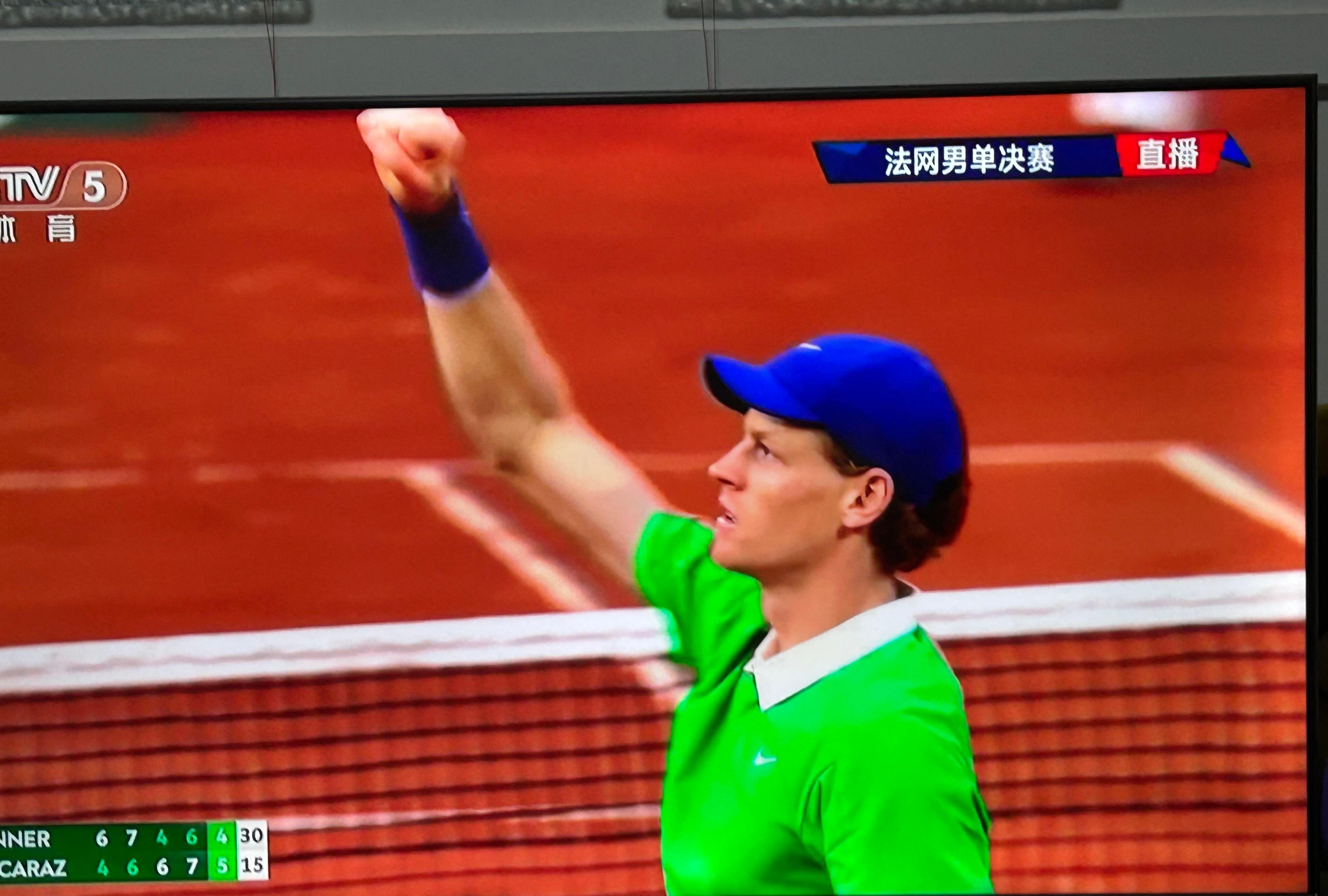 西班牙网球队横扫日本网球队，瓦林卡三分雨点燃全场的简单介绍