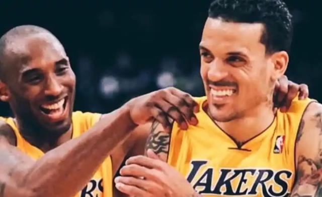 包含湖人B队横扫公牛，巴恩斯爆发神勇的词条