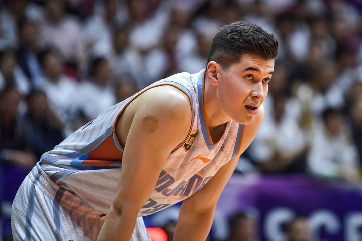 关于中东风采依旧，铿锵有力向冠军发起冲击！的信息