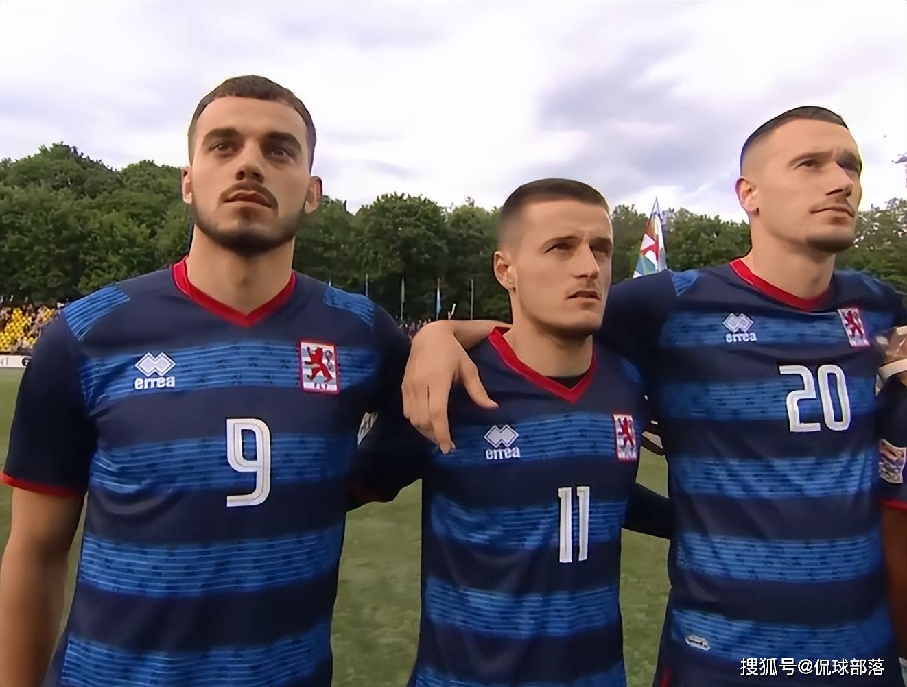 俄罗斯方阵铁壁：欧洲杯预选赛半决赛力压群雄的简单介绍