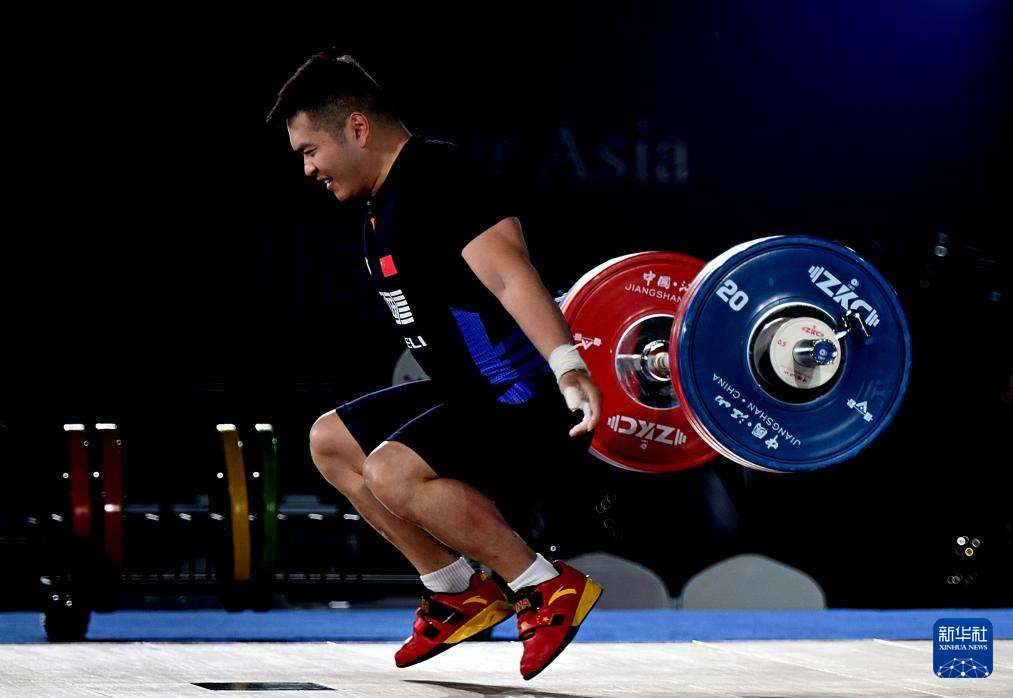 阿美尼亚举重选手锐不可挡，踏入巅峰