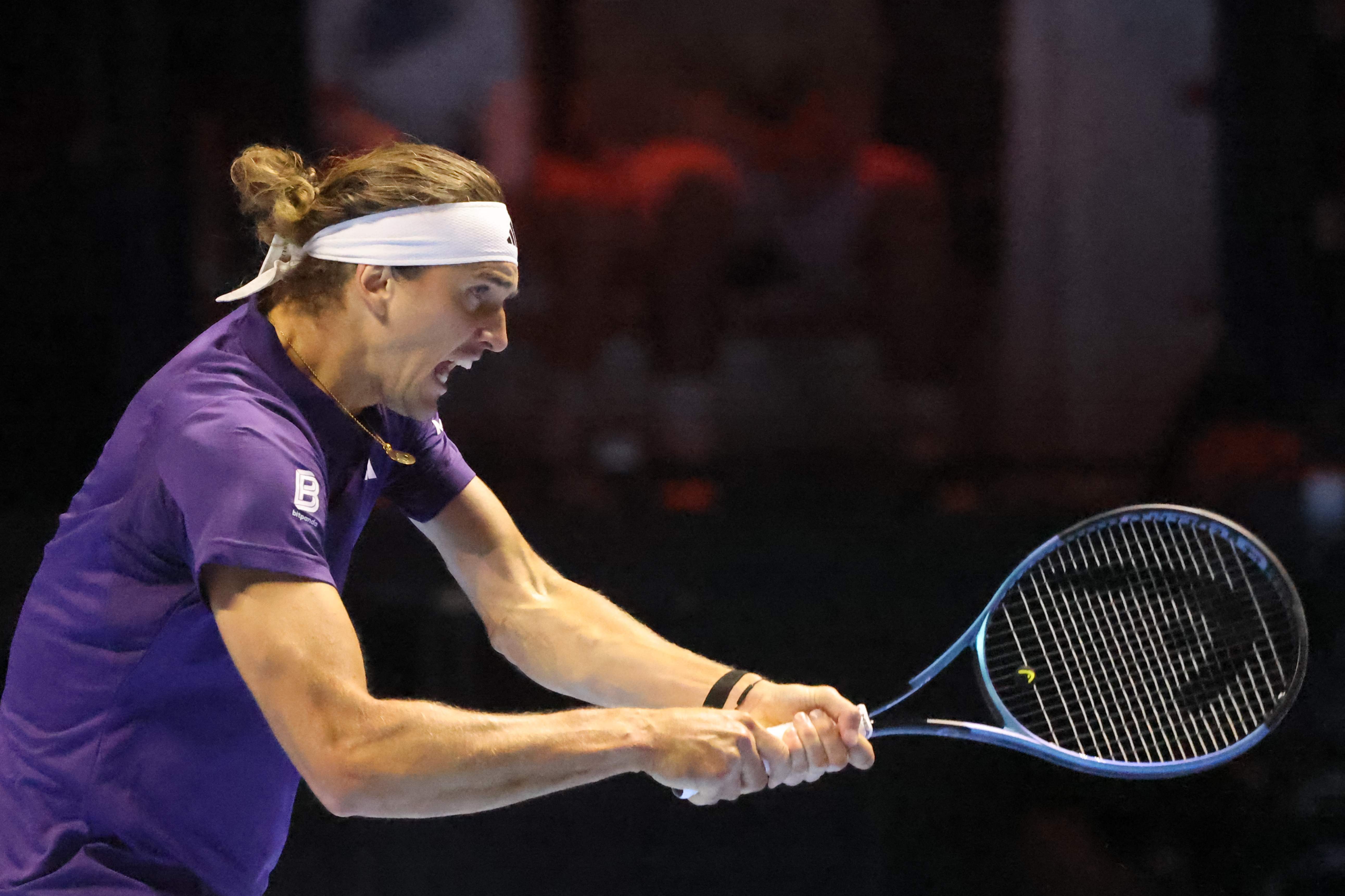 包含英国网球队碾压美国网球队，兹维列夫一己之力扛起全队的词条