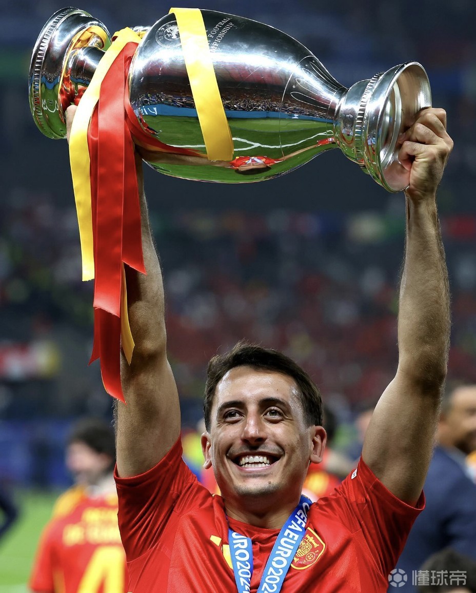 关于那不勒斯鏖战乌拉圭，奥亚尔萨瓦尔刷新纪录的信息