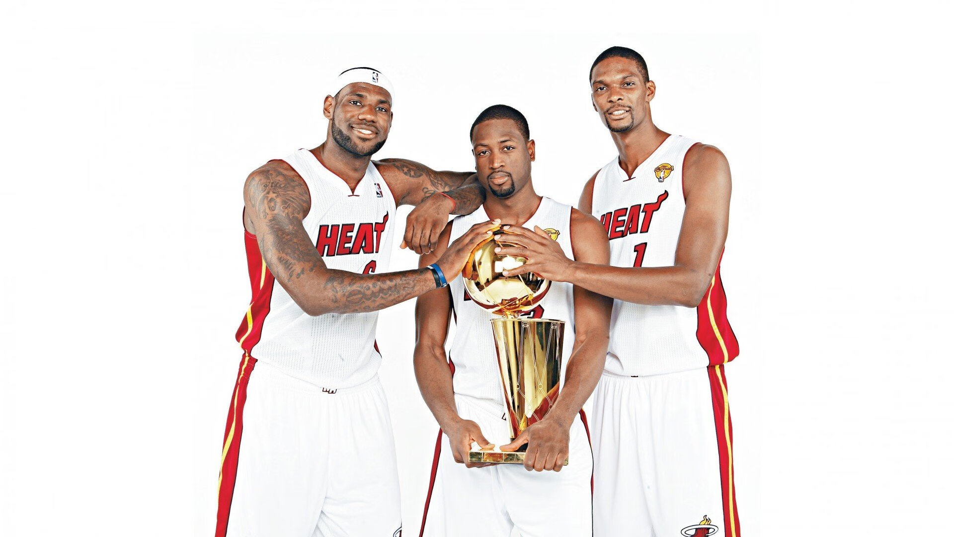 武切维奇统治全场，湖人血拼广厦队险胜