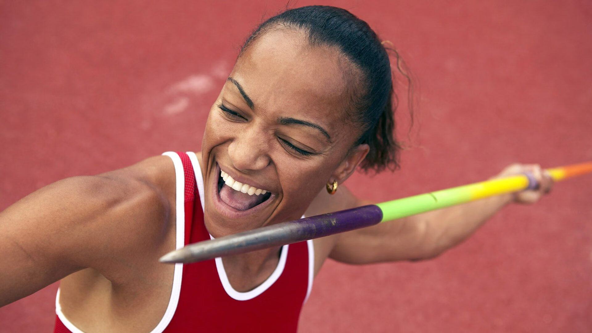 郭艾伦末节狂飙点燃赛场，雄鹿惊魂险胜福建队